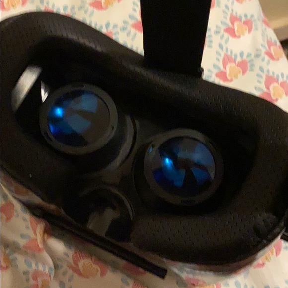 VR goggles - Picture 3 of 3